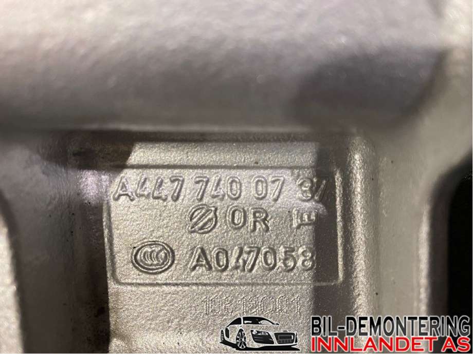 Hengsler til Mercedes Vito 2014-->> (W447) (W447) (A 447 740 07 37|)