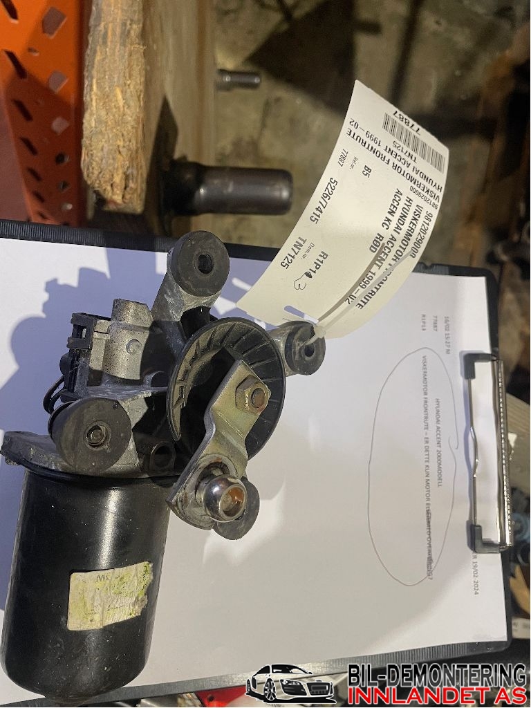 Viskermotor frontrute til Hyundai Accent, 1999-2002 (Type II, Fase 1)  (9812029000)
