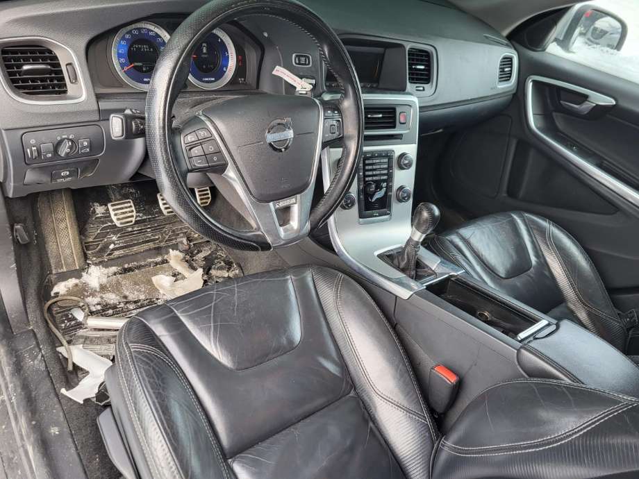 Volvo V60 2010-2013 (Type I, Fase 1) , Motorkode: D4162T, Girkassekode: 
