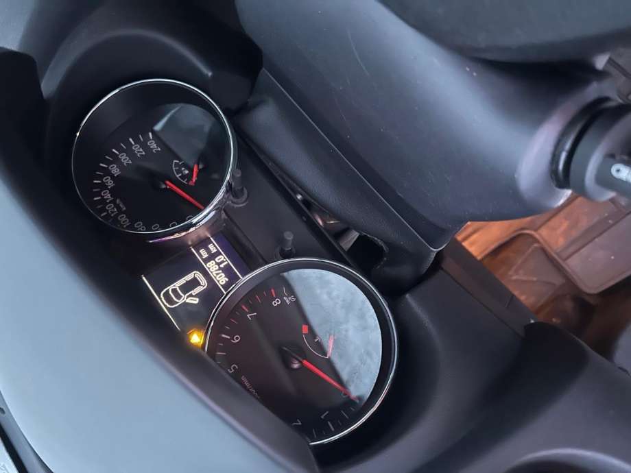 Nissan Qashqai 2010-2014 (Type I, Fase 2) , Motorkode: HR16, Girkassekode: 