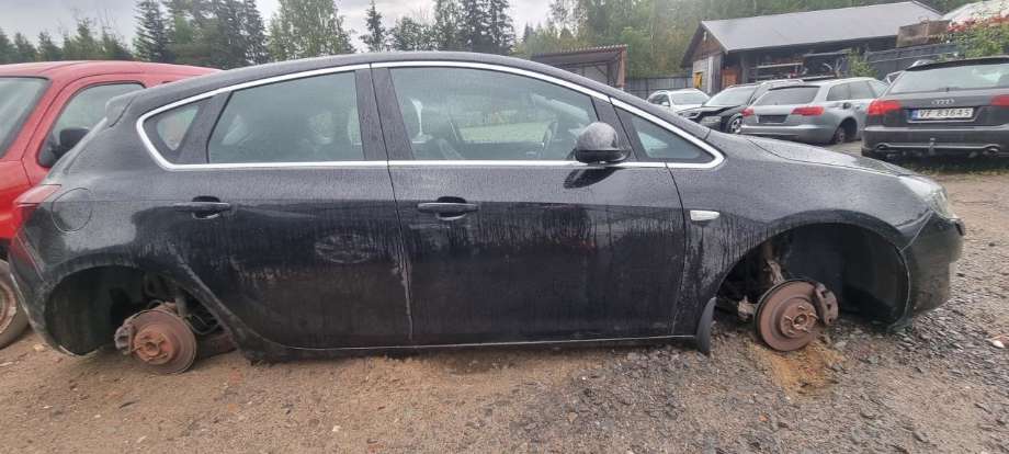 Opel Astra J 2010-2015 , Motorkode: A17DTR, Girkassekode: 
