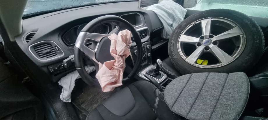 Volvo V40 2012-2019 , Motorkode: D4162T, Girkassekode: 