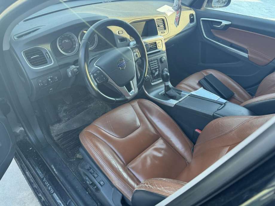 Volvo V60 2010-2013 (Type I, Fase 1) , Motorkode: D4162T, Girkassekode: 