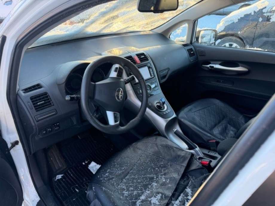 Toyota Auris 2010-2012 (Type I, Fase 2) , Motorkode: 2ZR-FXE, Girkassekode: 
