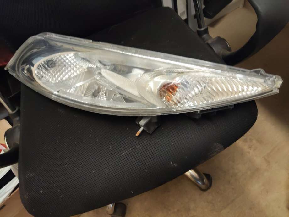 Frontlykt høyre halogen til Nissan Juke, 2014-2018 (Fase 2)  (261201KL0C)