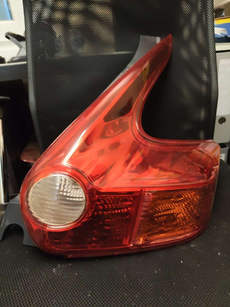 Baklykt høyre til Nissan Juke, 2014-2018 (Fase 2)  (265501KA0A)