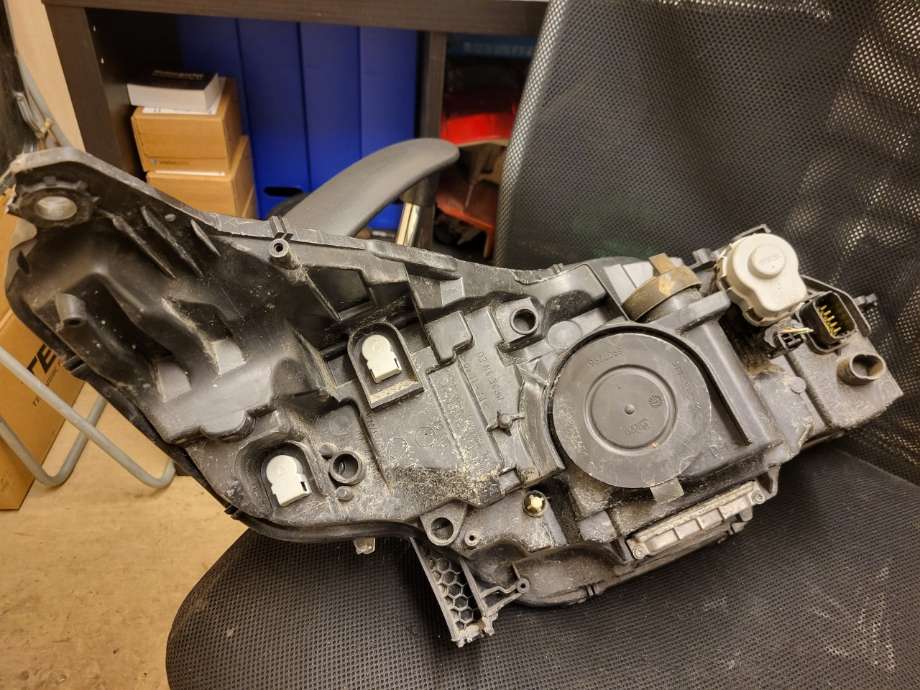 Frontlykt venstre xenon til Peugeot 508 2011-2014 (Type I, Fase 1)  (6208 W5|)