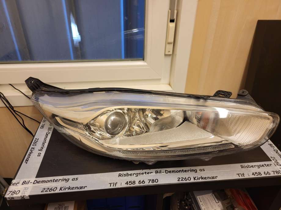 Frontlykt høyre halogen til Ford Fiesta, 2013-2017 (Type VI, Fase 2)  (C1BB-13W029-CC)