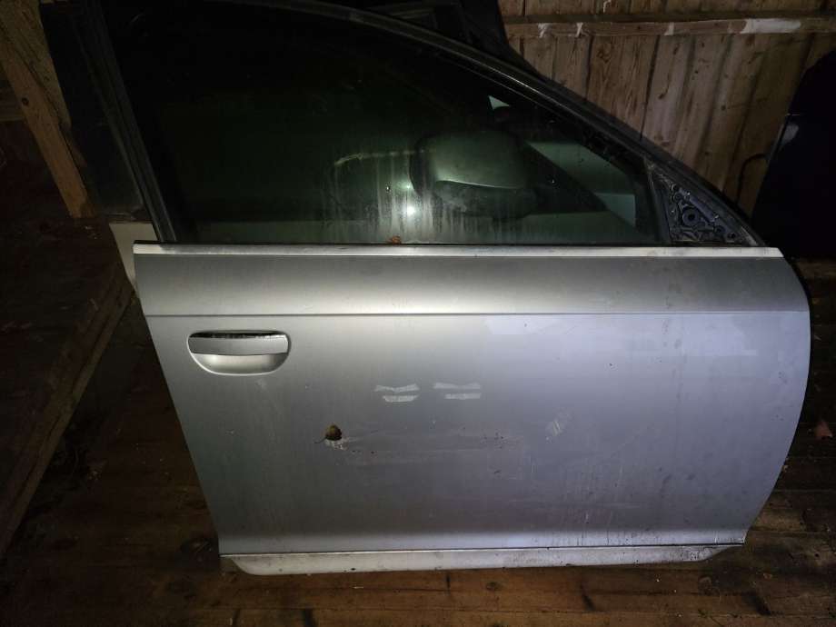 Dør høyre foran til Audi A6, Allroad, 2006-2008 (Type II, Fase 1) (C6) (C6) (4F0 831 052 F)