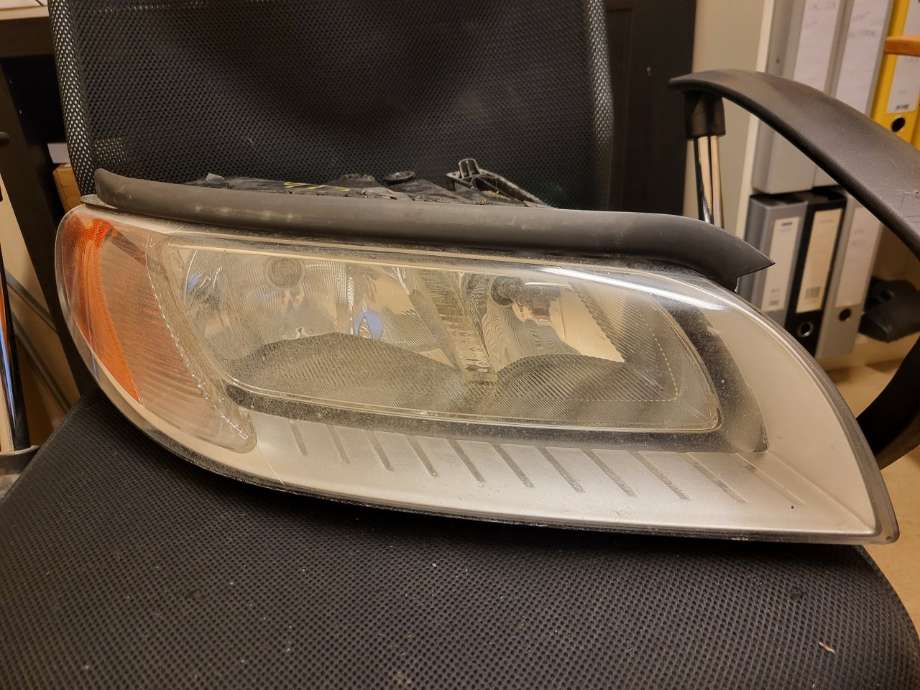 Frontlykt høyre halogen til Volvo V70, 2007-2013 (Type III, Fase 1)  (31297843)