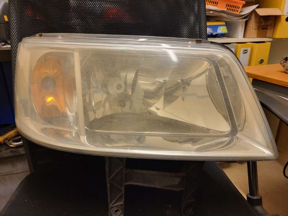 Frontlykt høyre halogen til VW Transporter / Caravelle, 2003-2009 (Fase 1) (T5) (T5) (0301191302)