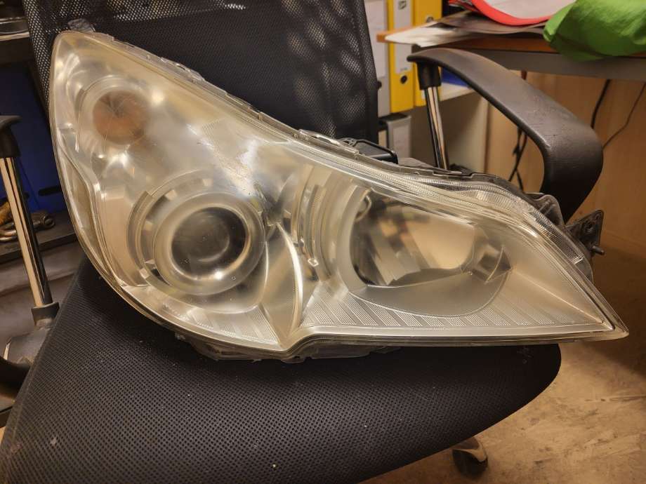 Frontlykt høyre xenon til Subaru Legacy, 2009-2015  (84001AJ101)