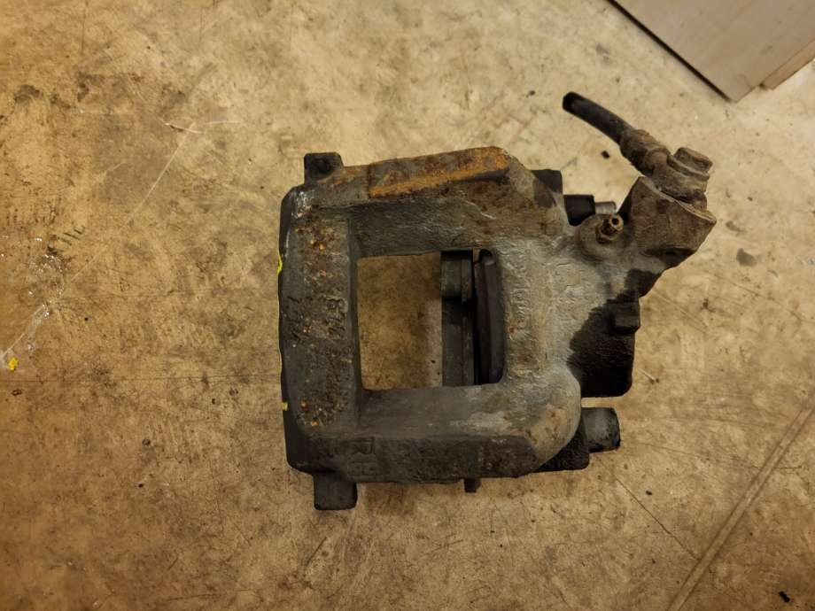 Bremsecaliper venstre foran til Peugeot 508, 2011-2014 (Type I, Fase 1)  (16 517 679 80)