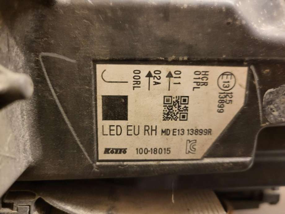 Frontlykt høyre full-LED til Nissan Qashqai 2014-2021 (Type II)  (260104EH1B|100-18015|)