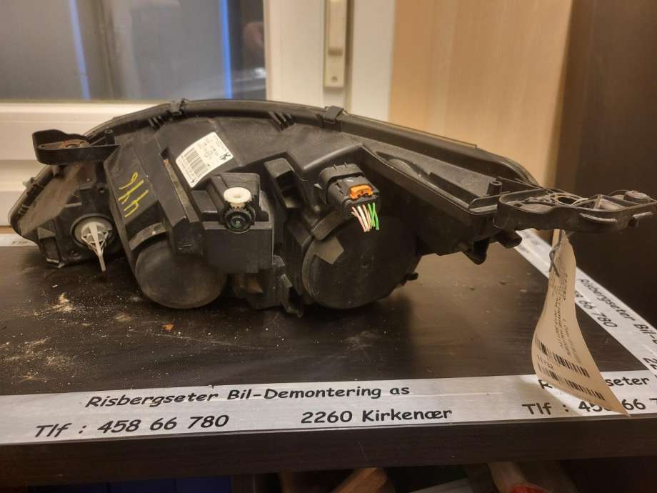 Frontlykt høyre halogen til Peugeot 308 2013-2021 (Type II)  (96 775 229 80|)