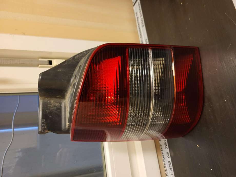 Baklykt venstre til VW Transporter / Caravelle, 2003-2009 (Fase 1) (T5) (T5) (7H0945257A)
