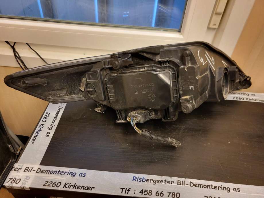 Frontlykt venstre halogen til Ford Mondeo 2007-2010 (Type IV, Fase 1)  (1893203|)
