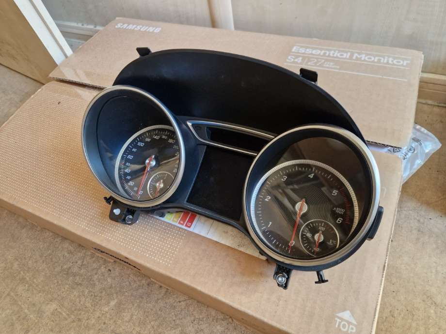 Instrumentpanel til Mercedes CLA, 2013-2019 (C117) (C117) (A 117 900 99 01)