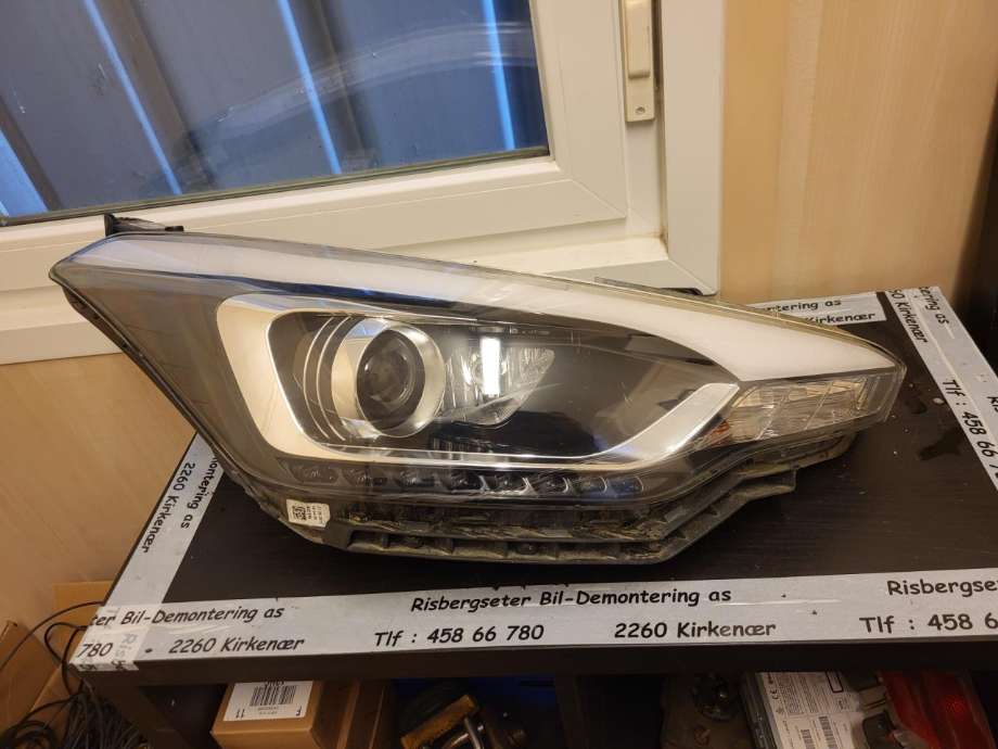 Frontlykt høyre xenon til Hyundai i20, 2015-2020 (Type II)  (92102C8200)