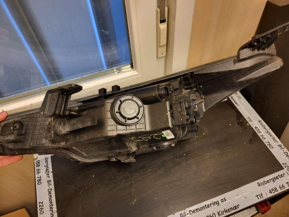 Frontlykt høyre xenon til Hyundai i20 2015-2020 (Type II)  (92102C8200|)