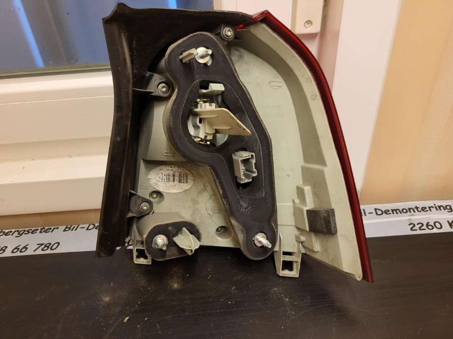 Baklykt venstre til Volvo V70 2007-2013 (Type III, Fase 1)  (31276839|)