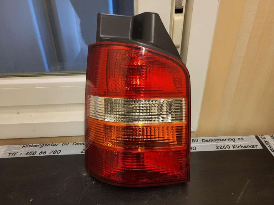 Baklykt venstre til VW Transporter / Caravelle 2003-2009 (Fase 1) (T5) (T5) (7H0 945 095 G|)