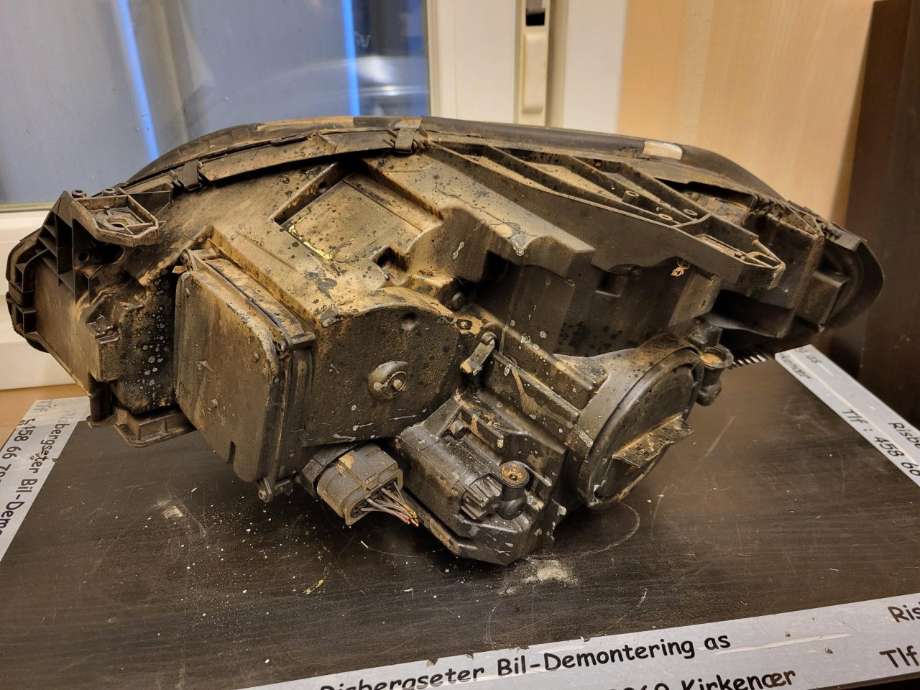 Frontlykt høyre xenon til Mercedes B-Klasse, electric drive 2014-2018 (W242) (W242) (A 246 820 02 39|)