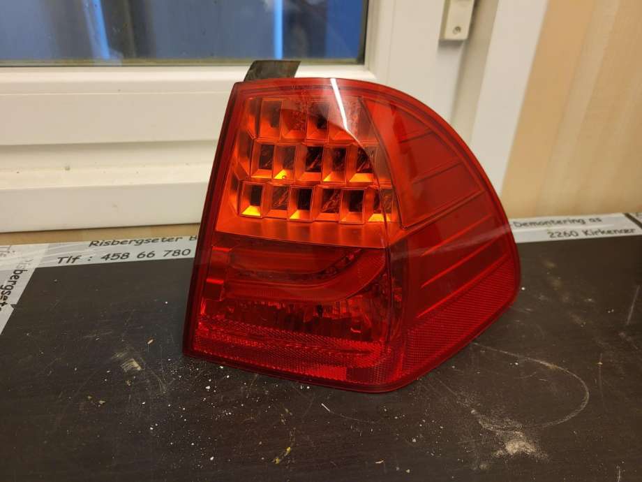 Baklykt høyre ytre til BMW 3-Serie, 2005-2011 (E90/E91/E92/E93) (E90/E91/E92/E93) (63 21 7 154 160)