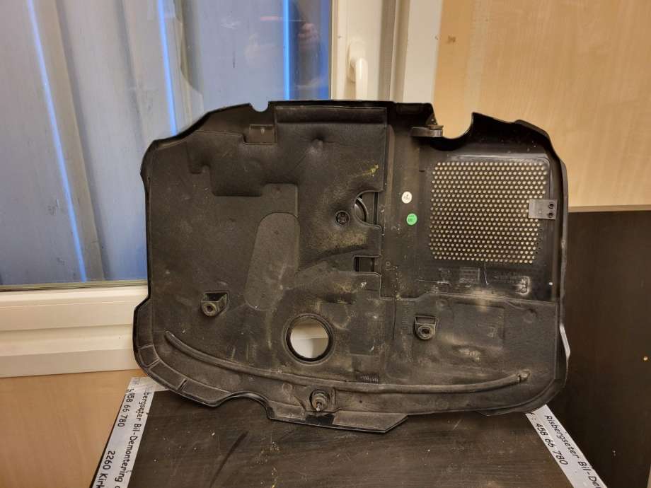 Motordeksel over motor til Mercedes C-Klasse 2011-2014 (Fase 2) (W204) (W204) (A6510101467|)