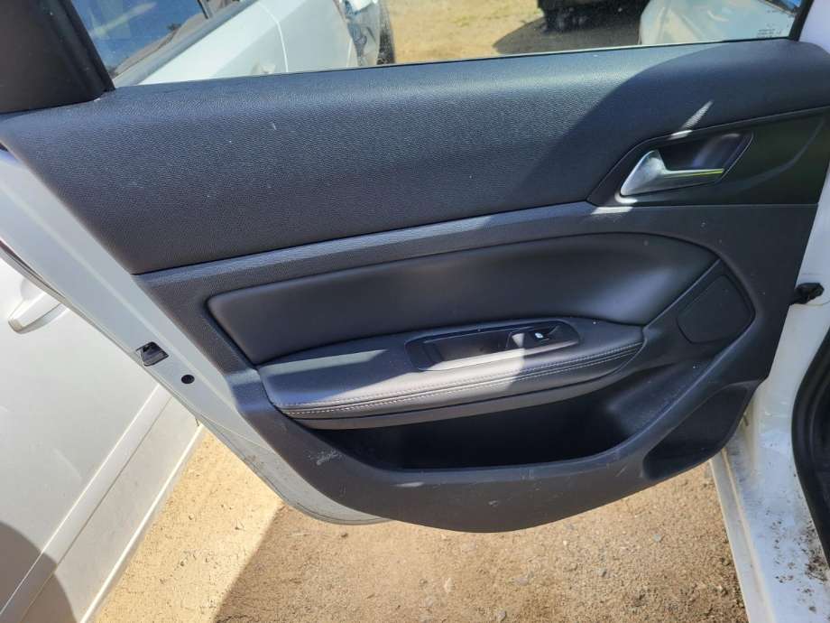 Dørtrekk venstre til Peugeot 308, 2013-2021 (Type II) (98 041 950 ZD)