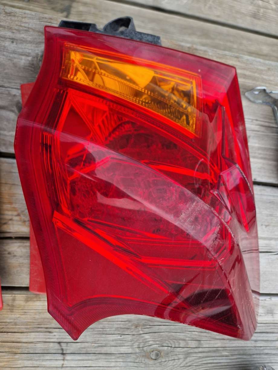Baklykt venstre ytre til Toyota Auris 2013-2015 (Type II, Fase 1) (81556-02730|)