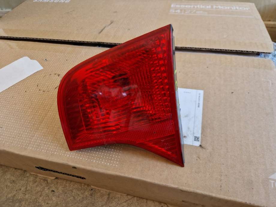 Baklykt høyre indre til Audi A4 2004-2008 (Type III) (B7) (B7) (8E9 945 094 A|)