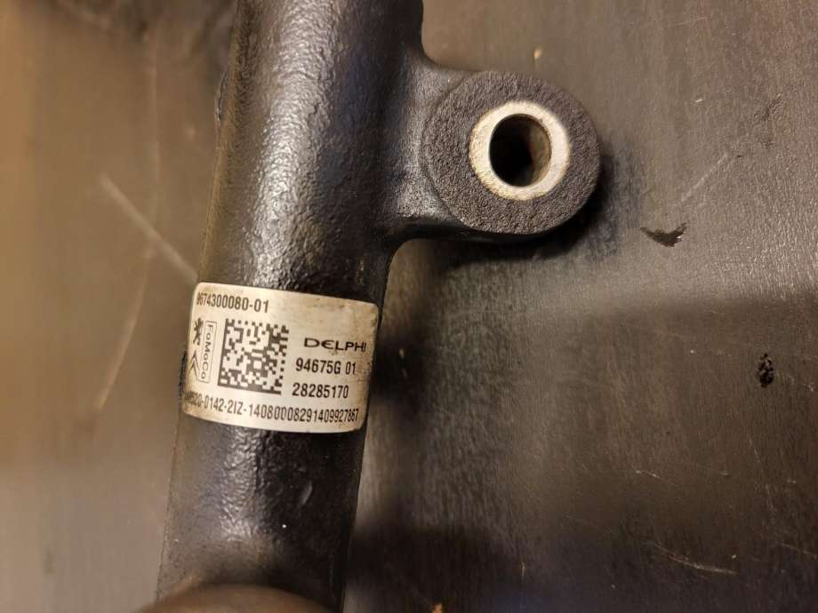 Dyseskinne (fuelrail) til Peugeot 308 2013-2021 (Type II)  (96 743 000 80|)