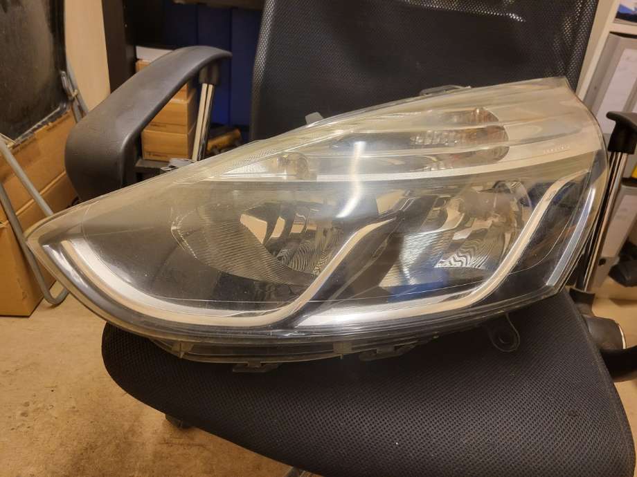 Frontlykt venstre halogen til Renault Clio, 2012-2016 (Type IV, Fase 1)  (260601850R)