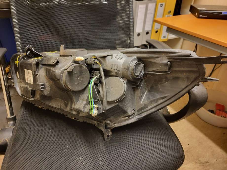 Frontlykt høyre halogen til Renault Clio 2012-2016 (Type IV, Fase 1)  (260102796R|)
