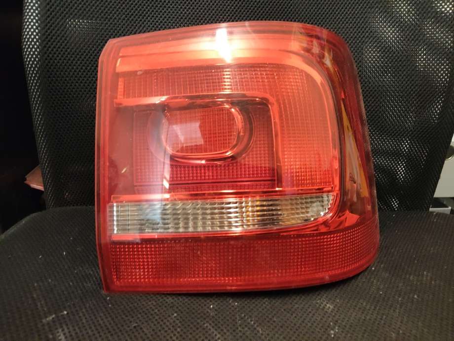 Baklykt høyre ytre til VW Touran, 2010-2015 (Type I, Fase 3)  (1T0 945 096 R)