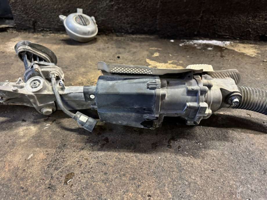 Tannstang elektrisk til VW Passat 2015-2019 (Fase 1) (B8) (B8) (5Q1423062K|)