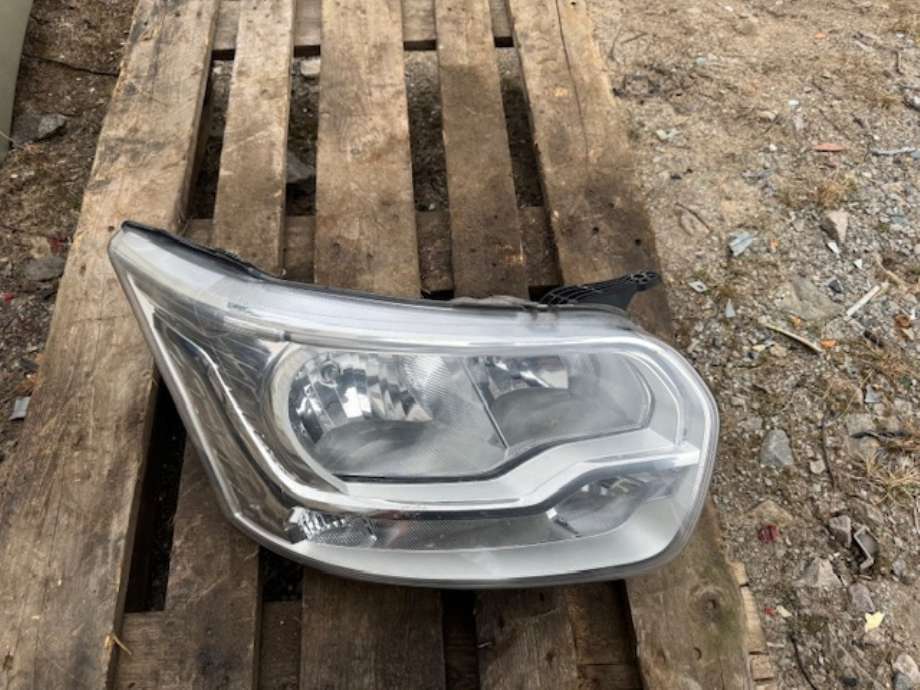 Frontlykt høyre halogen til Ford Transit, 2014-->>  (2639604)