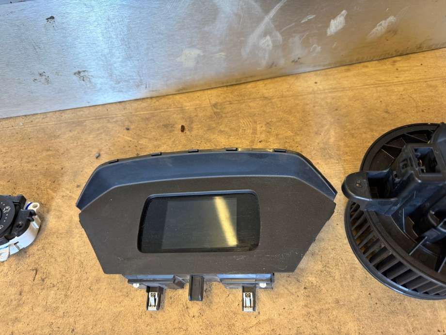Multimedia display (MCU - Media Controller Unit) til Ford Transit, 2014-->>  (2014481)