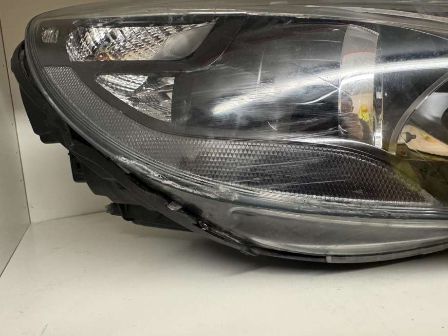 Frontlykt høyre xenon til Volvo V40 2012-2019  