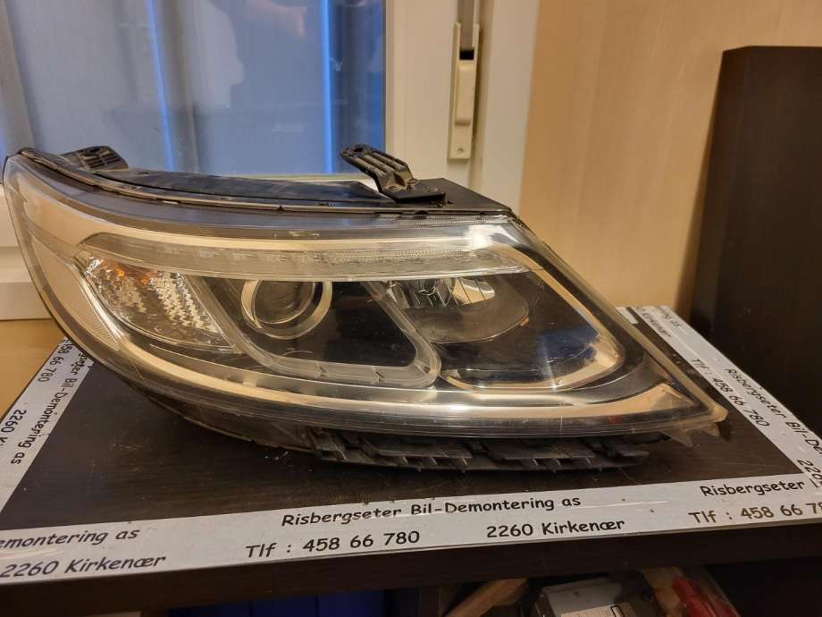 Frontlykt høyre xenon til Kia Sorento 2011-2015 Type II  (92102 2P700|)