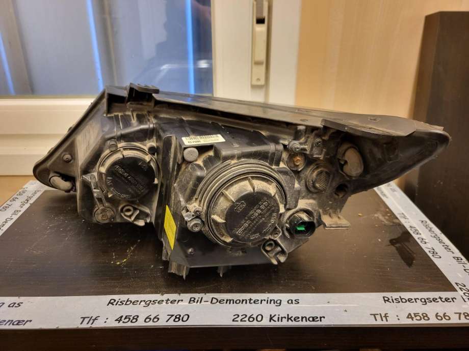 Frontlykt høyre xenon til Kia Sorento 2011-2015 Type II  (92102 2P700|)