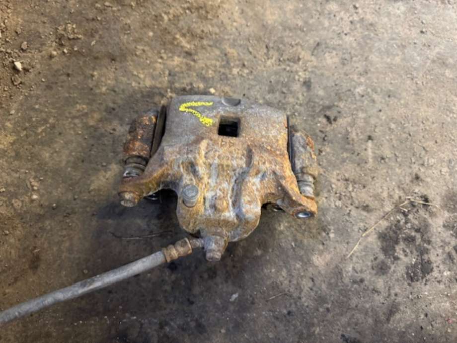 Bremsecaliper venstre foran til Nissan Juke, 2014-2018 (Fase 2)  (41011ET00A)