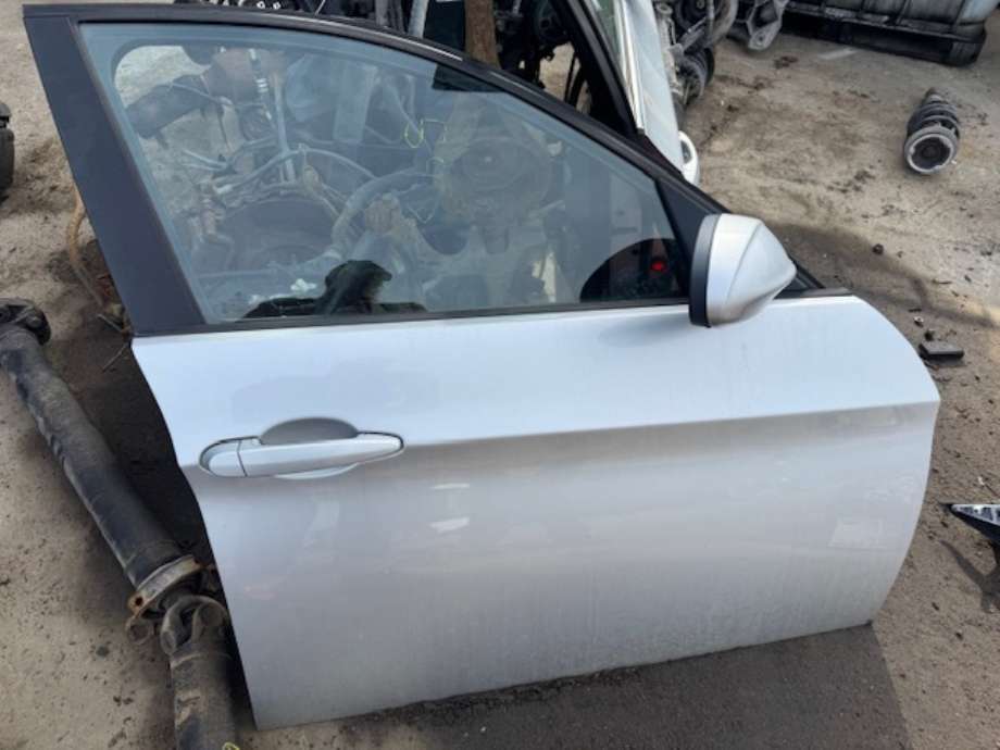 Dør høyre foran til BMW 3-Serie 2005-2011 (E90/E91/E92/E93) (E90/E91/E92/E93) (41 51 5 A2A 386|)