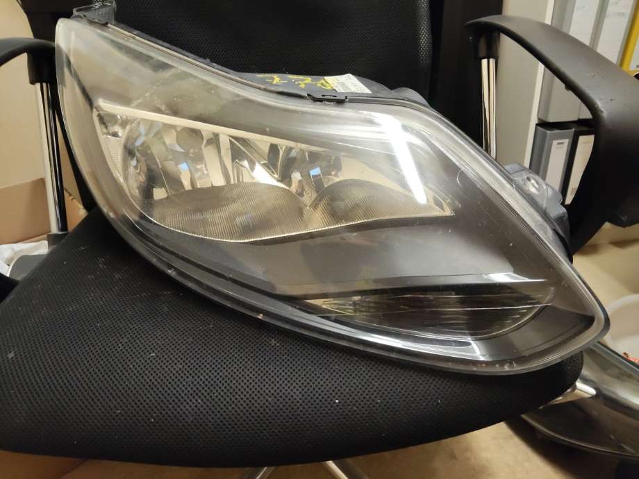 Frontlykt høyre halogen til Ford Focus, 2011-2014 (Type III, Fase 1)  (1873933)