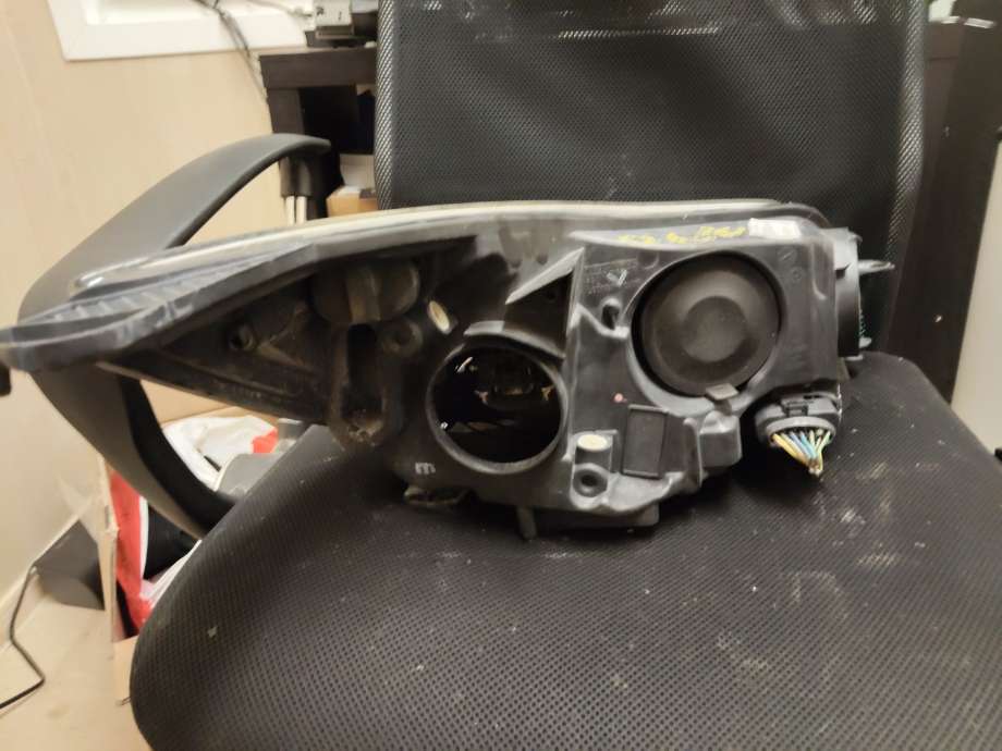Frontlykt venstre halogen til Ford Focus 2011-2014 (Type III, Fase 1)  (1873935|)