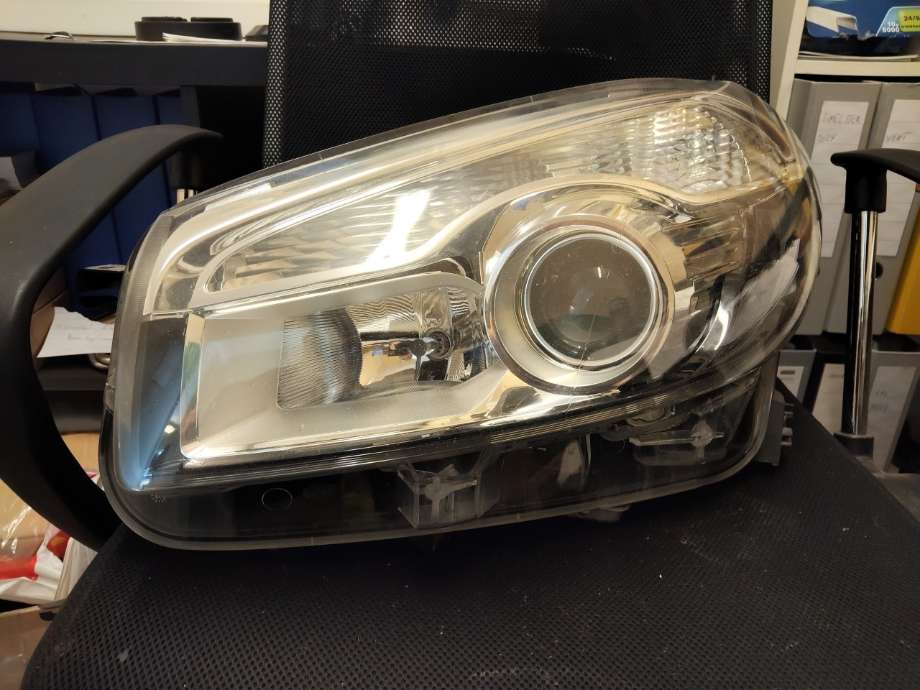 Frontlykt venstre xenon til Nissan Qashqai, 2010-2014 (Type I, Fase 2)  (26060BR62A)