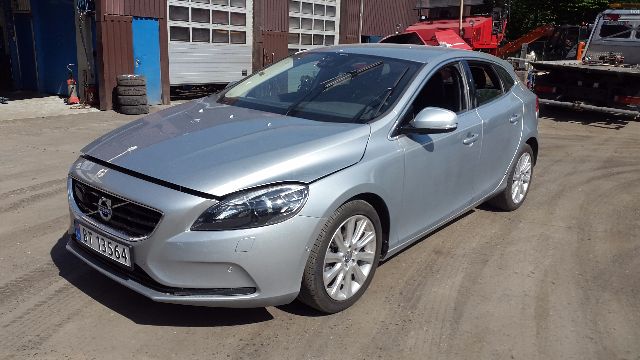 Volvo V40 2012-2019 , Motorkode: D4162T, Girkassekode: 