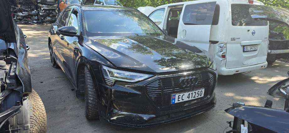 Audi Q4 e-tron, 2021->>  delebil , Motorkode: EAS|EAW