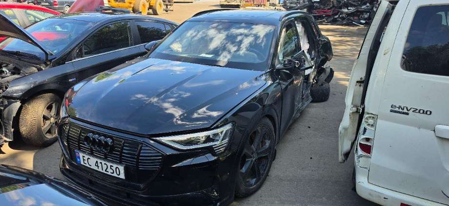 Audi Q4 e-tron 2021-->> , Motorkode: EAS|EAW, Girkassekode: 